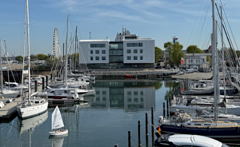 Der neue Sportboothafen auf der Mittelmole /der-lsb/bilder/sportschulen/sportschule_warnemuende/teaser_warnemuende/Teaser_team.png